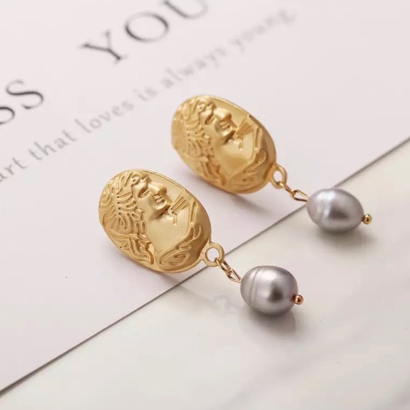 Gold Roman Coin Gray Freshwater Pearl Earrings - Picture 6 of 6